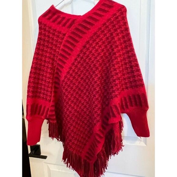 Knit Pancho Cape Red Houndstooth with Fringe - Picture 1 of 7